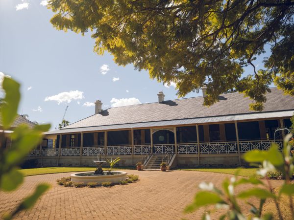 NewsteadHouse_FountainCourtyard-01