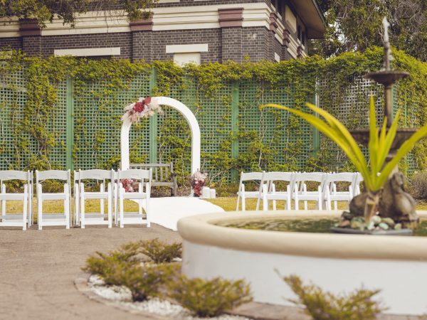 NewsteadHouse_FountainCourtyard-02